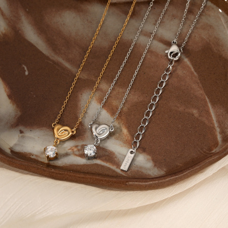 Colliers pendentifs pour femmes en acier inoxydable en forme de cœur, étanches, couleur or et zircon 2