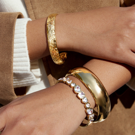 Bracelet jonc élégant en acier inoxydable doré, de forme irrégulière, imperméable et anti-ternissement, orné de zircons.