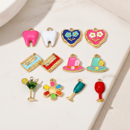 Pendentifs pour femmes en acier titane couleur or, en forme de verre à vin coloré