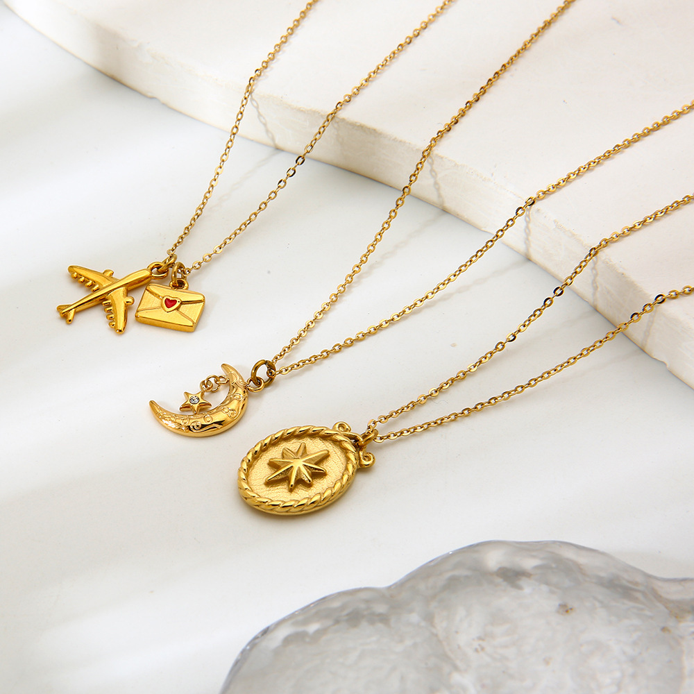 Colliers Pendentifs Pour Femmes En Acier Inoxydable, Couleur Or, Ornés D'Un Cœur, D'Une Étoile Et D'Une Lune, Avec Zircon Et Motif Enveloppant. Image2