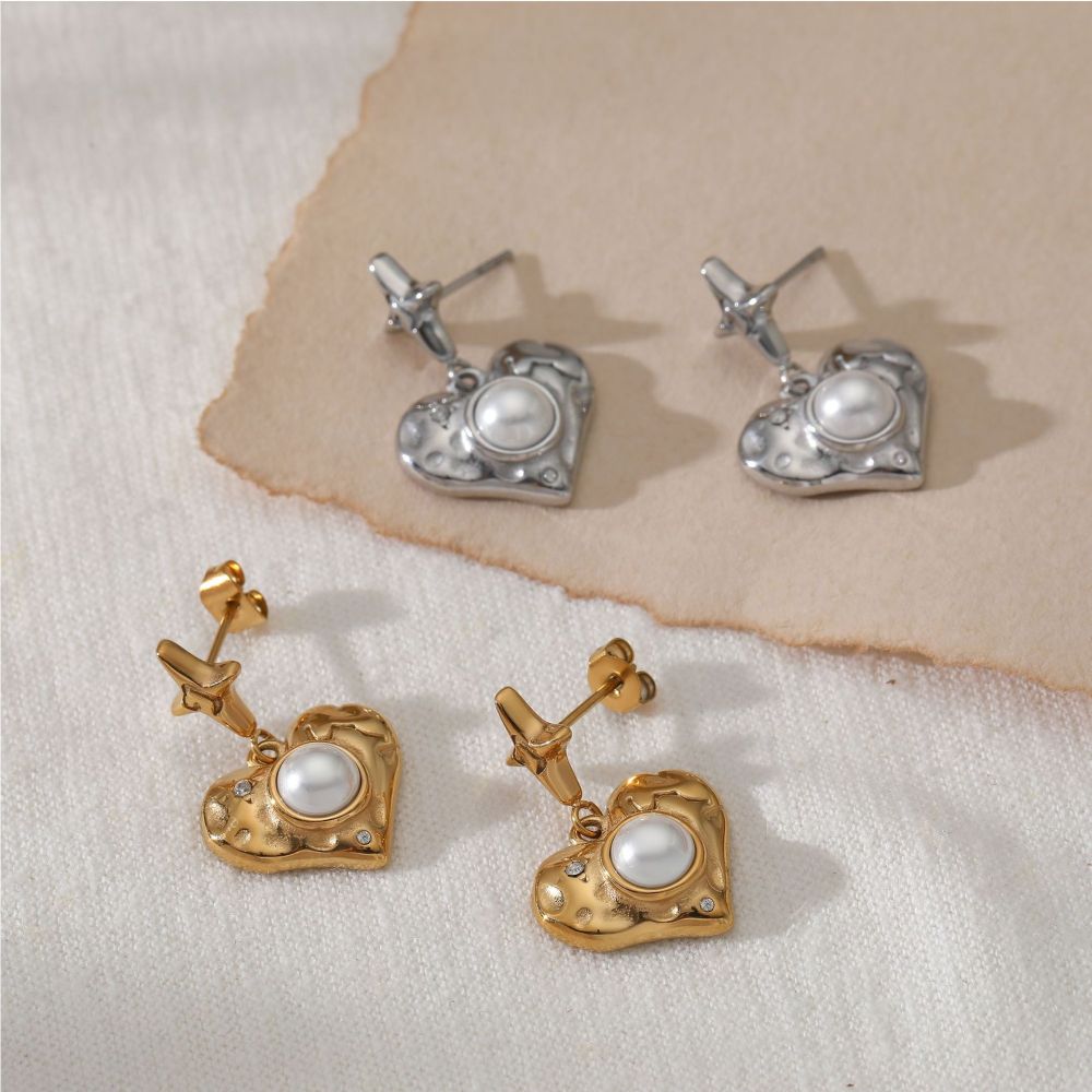 Boucles D'Oreilles Pendantes Pour Femme, Motif Marteau En Forme De Cœur Rétro, En Acier Inoxydable Étanche, Couleur Or Et Perles. Image3