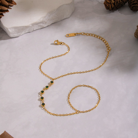Chaîne simple en acier inoxydable étanche couleur or avec zircon pour femme