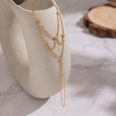 Chaîne élégante en acier inoxydable étanche couleur or avec zircon pour femme 2