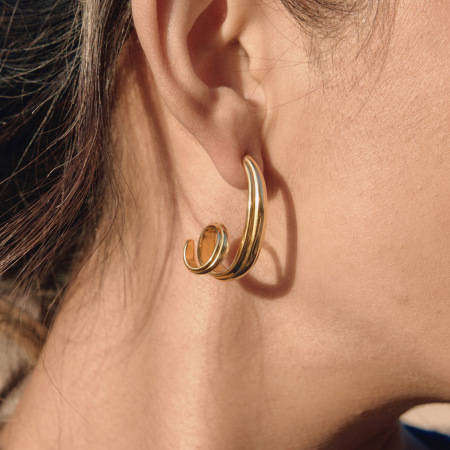 Boucles d'oreilles pendantes pour femmes, en acier inoxydable doré, imperméables et anti-ternissement, au design simple et incurvé 2