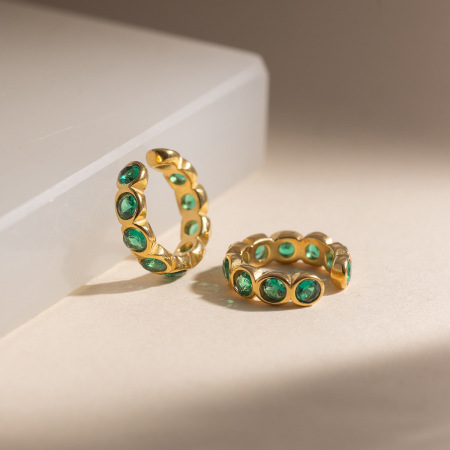Boucles d'oreilles manchette pour femmes en acier inoxydable doré, ornées d'un zircon vert audacieux, imperméables et anti-ternissement 2