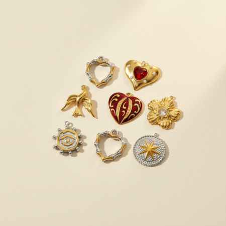 Pendentif femme en acier titane, couleur or et argent, résistant à l'eau et au ternissement, au cœur brillant.