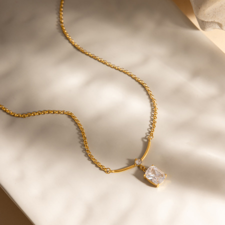 Colliers pendentifs ovales scintillants en acier inoxydable doré avec zircon, étanches et anti-ternissement pour femmes