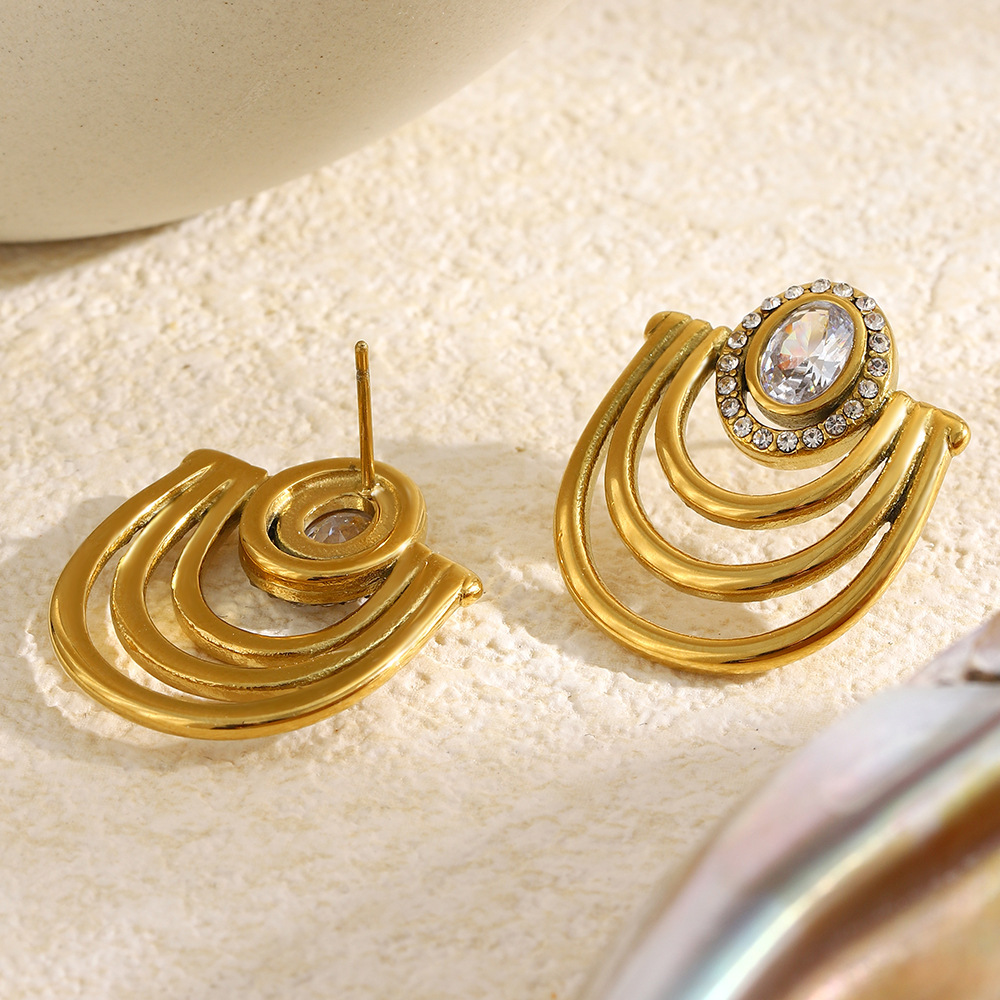 Boucles D'Oreilles Puces Pour Femmes En Acier Inoxydable Doré Ajouré, Étanches Et Serties De Zircon. Image4