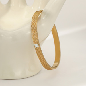 Bracelet Minimaliste Rond En Acier Inoxydable Étanche Couleur Or Pour Femme h5 Image4
