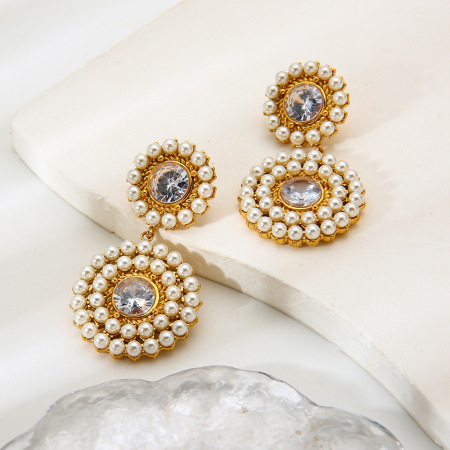 Boucles d'oreilles pendantes rétro luxueuses pour femmes, en acier inoxydable étanche, couleur or, ornées de perles.