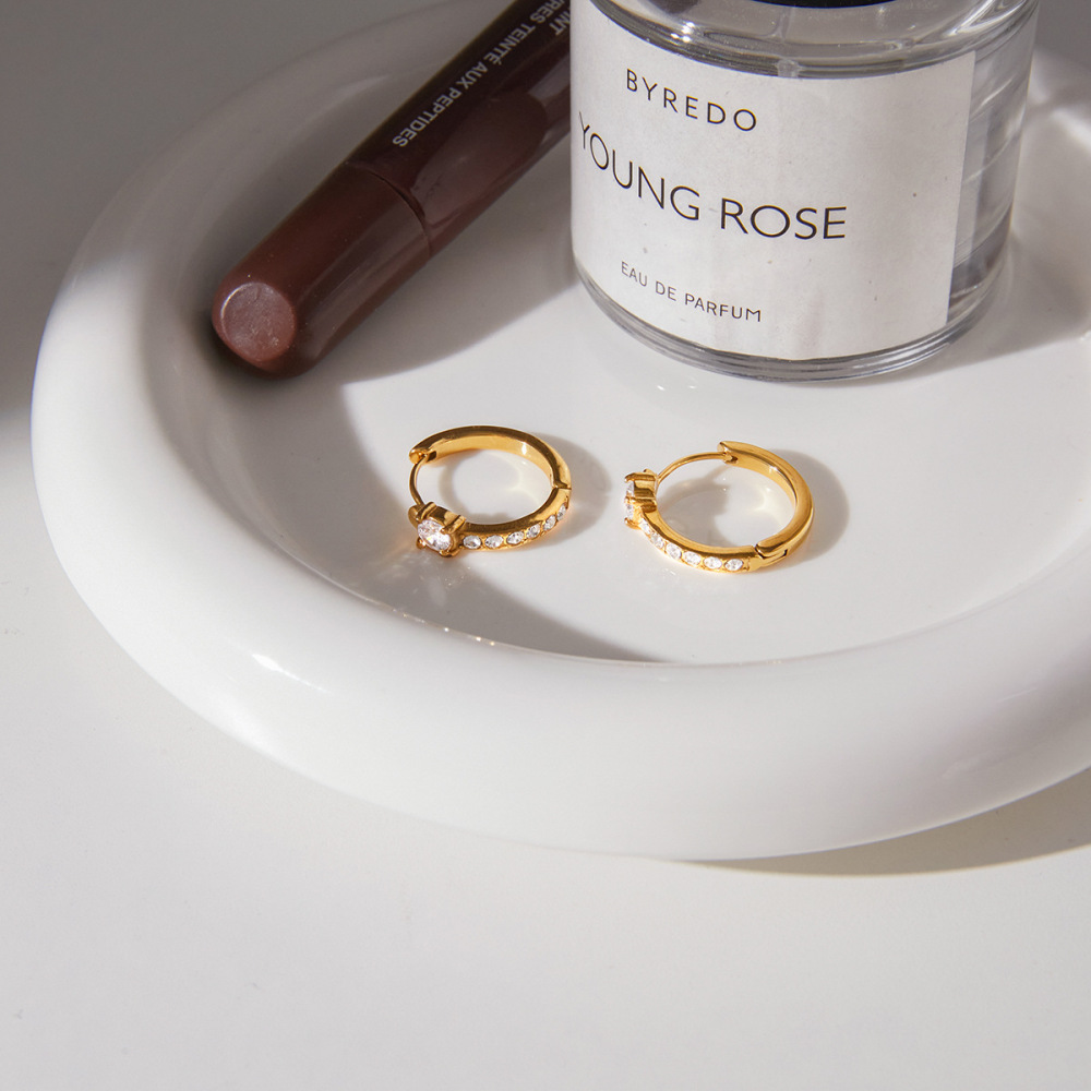 Boucles D'Oreilles Créoles Sophistiquées Pour Femmes, En Acier Inoxydable Doré Avec Zircon, Imperméables Et Anti-Ternissement. Image5