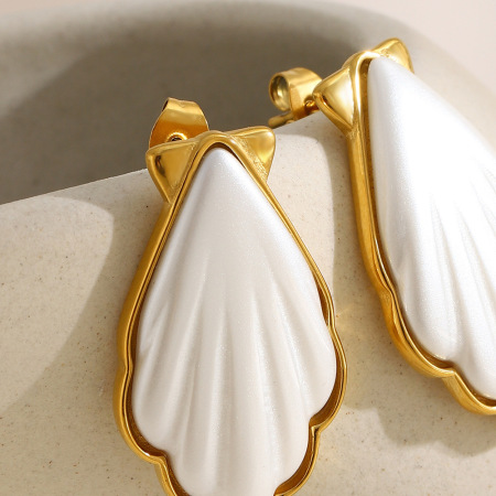 Boucles d'oreilles élégantes en acier inoxydable doré et imperméables, couleur coquillage 2