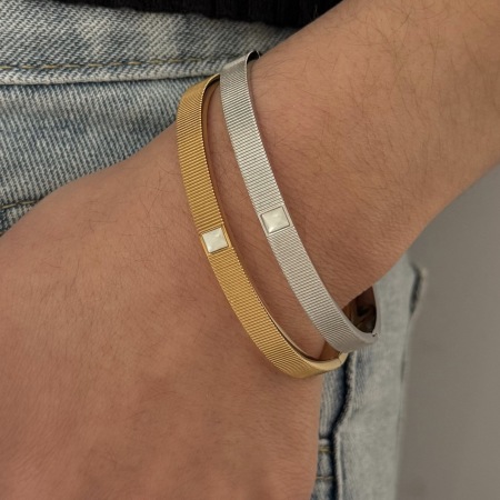 Bracelet minimaliste rond en acier inoxydable étanche couleur or pour femme