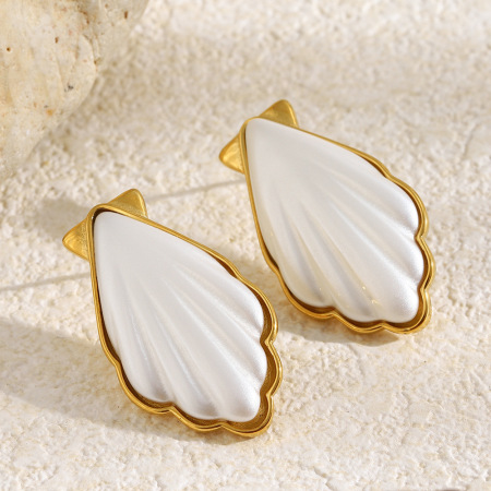 Boucles d'oreilles élégantes en acier inoxydable doré et imperméables, couleur coquillage