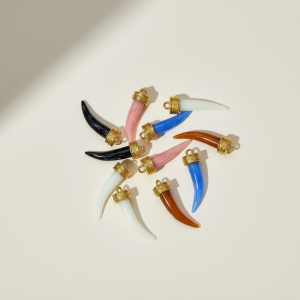 Pendentifs Pour Femmes En Acier Titane Couleur Or, Forme De Dent De Loup Classique h5 Image3