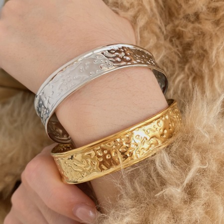 Bracelets manchettes pour femmes en acier inoxydable doré, motif martelé classique
