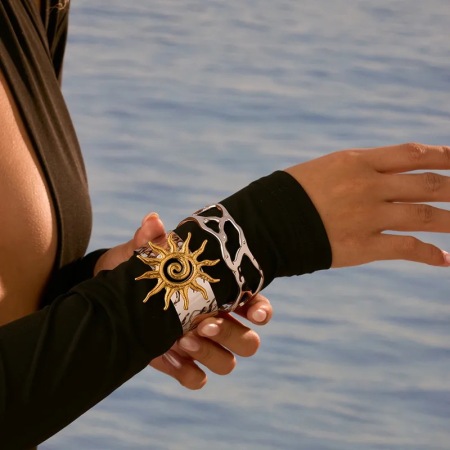 Bracelets manchettes pour femmes Modern Sun en acier inoxydable doré, imperméables et anti-ternissement