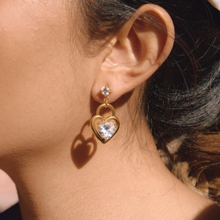 Boucles d'oreilles pendantes pour femme, en acier inoxydable doré, forme cœur romantique, zircon, étanches et anti-ternissement.