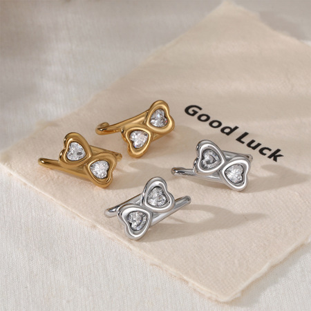 Boucles d'oreilles puces pour femmes, en acier inoxydable, couleur or, avec zircon et motif cœur simple.