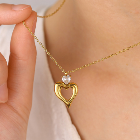 Ensembles de colliers pour femmes en acier inoxydable imperméable avec zircon doré et motif cœur simple