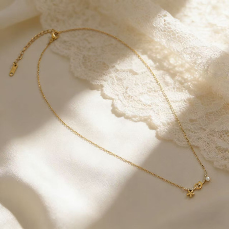 Colliers pendentifs pour femmes en forme de cœur simple, en acier inoxydable étanche, couleur or et strass 2