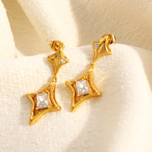Boucles D'Oreilles Pendantes Pour Femme, En Acier Inoxydable Imperméable, Couleur Or, Avec Zircon, Motif Étoile Simple h5 Image4