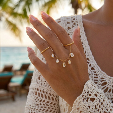 Bagues pour femmes luxueuses et sexy à pompon, en acier inoxydable étanche couleur or et zircon.