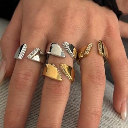 Bagues tendance en acier inoxydable doré, imperméables, de forme géométrique simple et ornées de strass 2