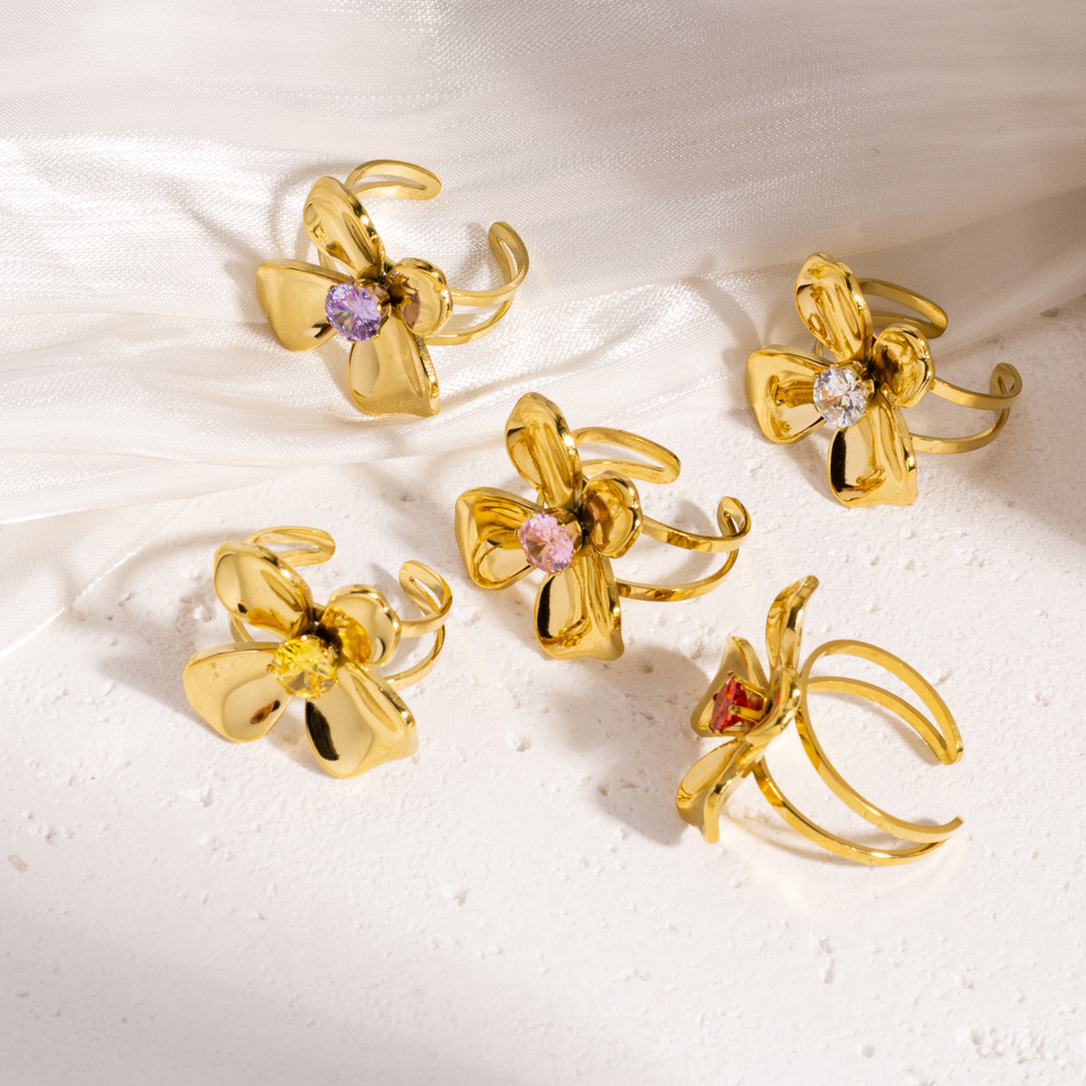 Bagues Pour Femmes Luxueuses Et Élégantes En Acier Inoxydable Doré, Ornées De Zircon Et De Fleurs. Elles Sont Imperméables. Elles Sont Serties De Zircon. Image4