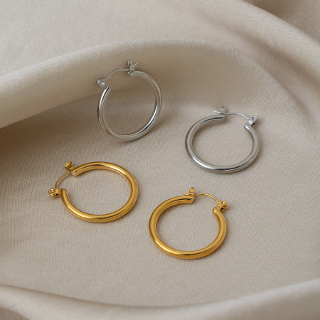 Boucles d'oreilles créoles pour femmes Simple Series Daily Circle en acier inoxydable étanche couleur or