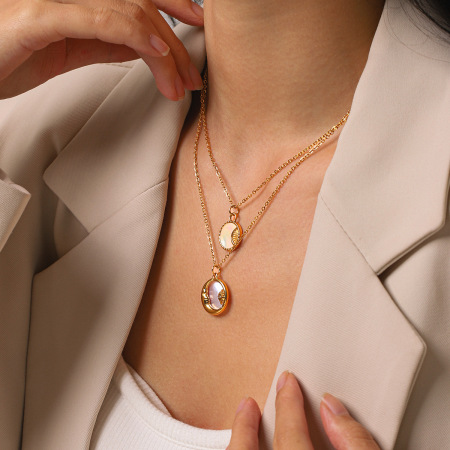 Colliers pendentifs pour femmes en acier inoxydable, orné d'une étoile, d'un cercle et d'une lune, avec zircon doré et motif simple. 2