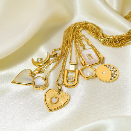 Colliers pendentifs pour femmes en acier inoxydable, ornés de strass, en forme de cœur et de lune, couleur or, étanches. 2