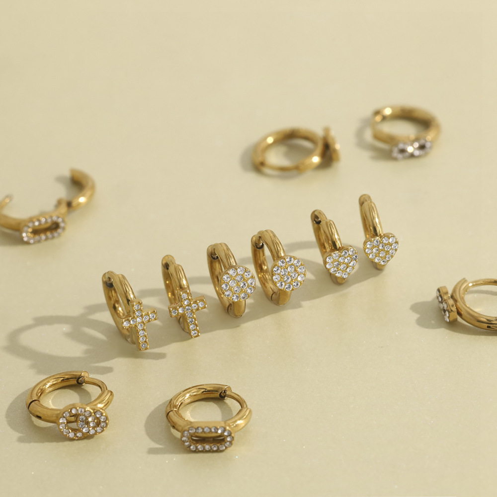 Boucles D'Oreilles Créoles Pour Femmes, En Acier Inoxydable, Imperméables, Couleur Or, Avec Croix Et Cristaux. Elles Sont Ornées De Cœurs Simples Et De Cristaux. Image2