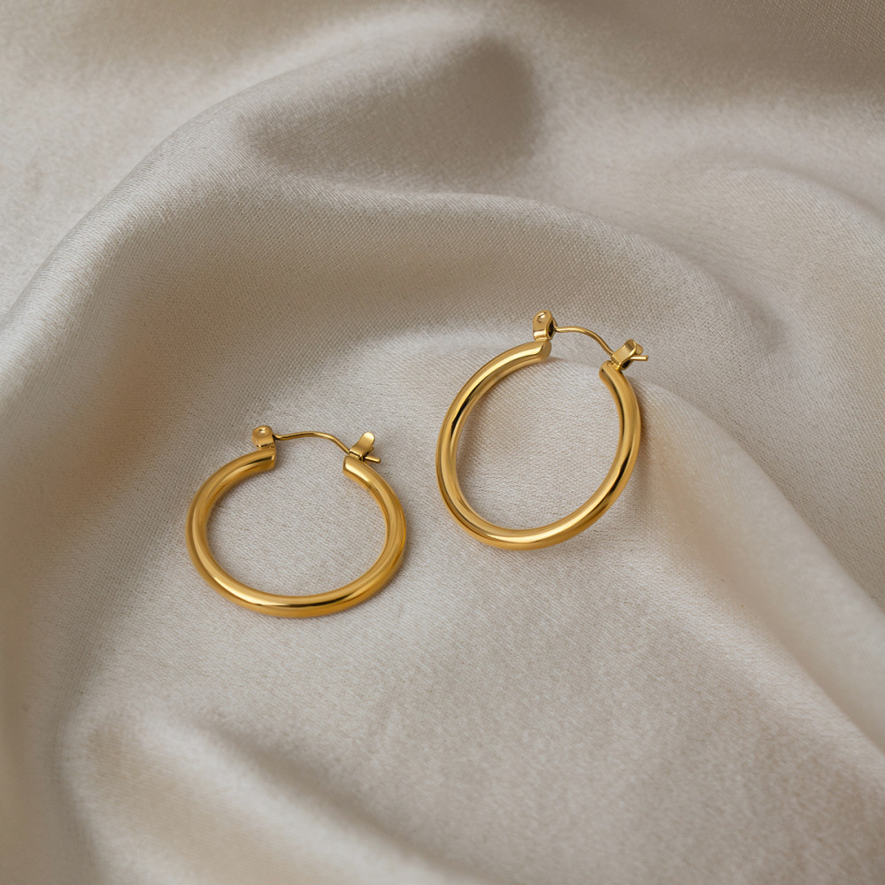 Boucles D'Oreilles Créoles Pour Femmes Simple Series Daily Circle En Acier Inoxydable Étanche Couleur Or Image3
