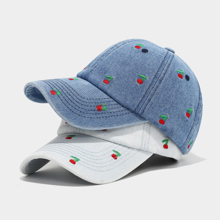 Casquette de baseball femme en denim brodé de cerises douces