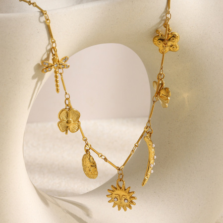 Colliers pendentifs pour femmes en acier inoxydable, couleur or, avec pendentif papillon et fleur douce
