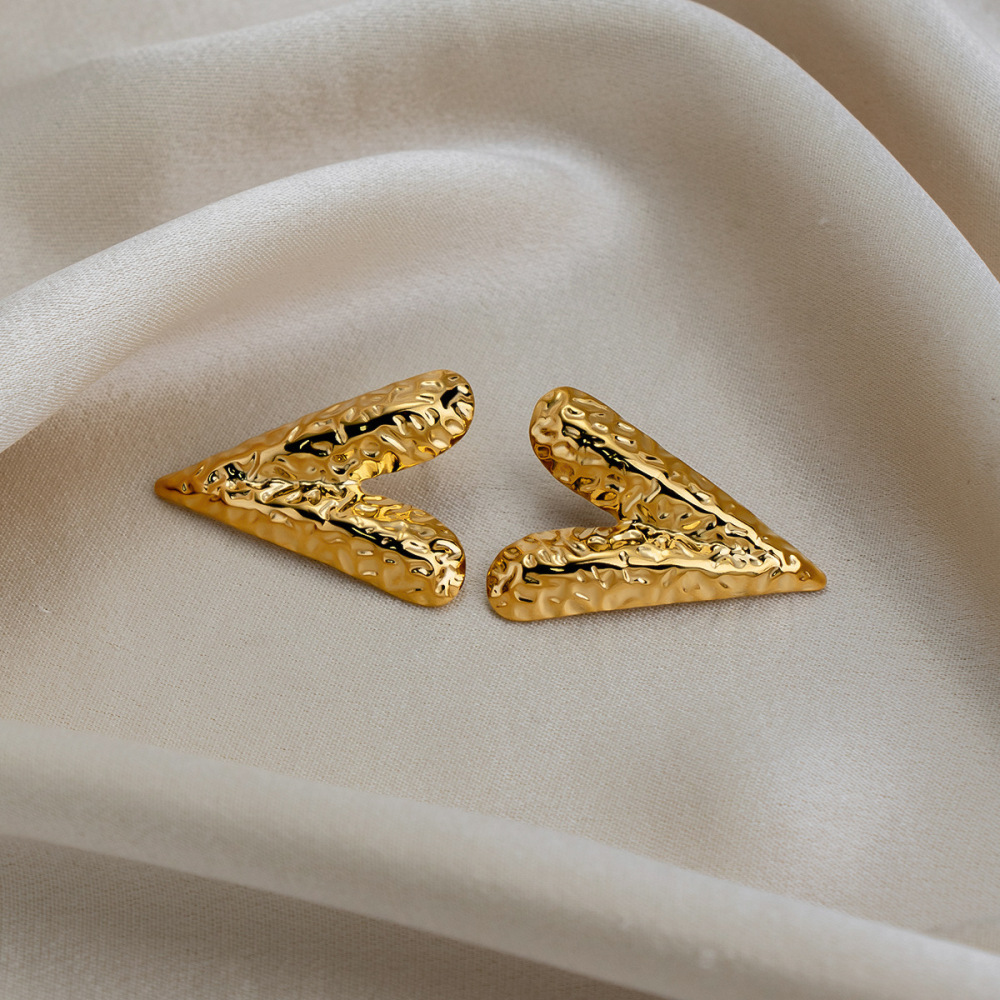 Boucles D'Oreilles Puces Pour Femmes, Motif Cœur Martelé, En Acier Inoxydable Étanche, Couleur Or. Image4