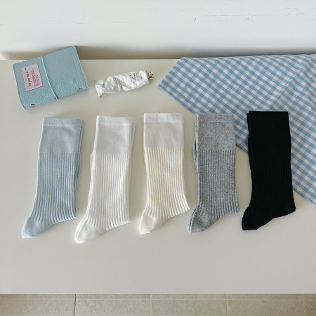Chaussettes mi-mollet élégantes en coton uni à rebond élevé 2