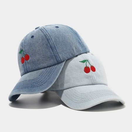 Casquette de baseball femme en denim brodé de cerises douces