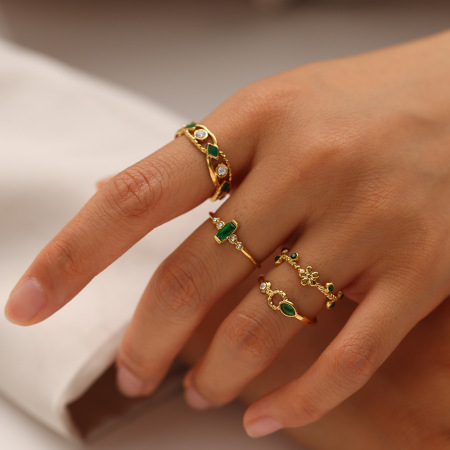 Bague Pour Femme En Acier Inoxydable Doré, Ornée D'Un Zircon Rectangulaire Et D'Une Fleur Simple.