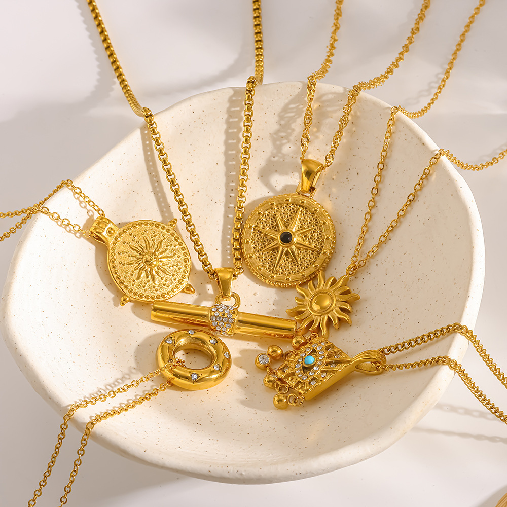 Colliers Pendentifs Pour Femmes Luxueux, Style Rétro, En Forme D'Œil De Diable Et De Soleil, En Acier Inoxydable Étanche Couleur Or Et Zircon. Image3