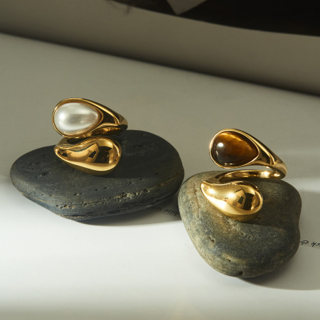 Bague pour femme en acier inoxydable de forme simple et irrégulière, couleur or, avec pierre naturelle et perle. 2