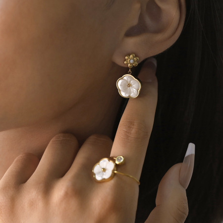 Ensembles de colliers pour femmes en acier inoxydable doré, élégants et romantiques, ornés de fleurs et de coquillages.