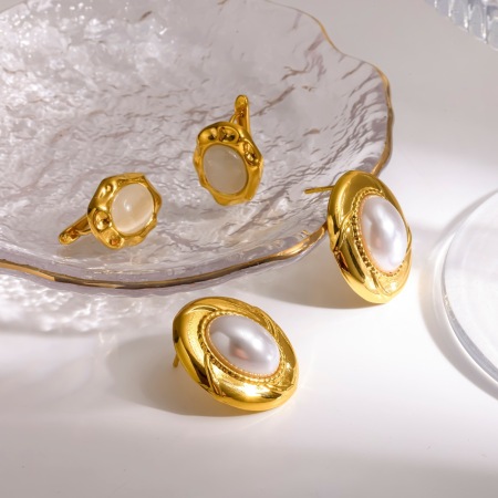 Boucles d'oreilles puces rétro en acier inoxydable étanche couleur or avec perles artificielles pour femmes