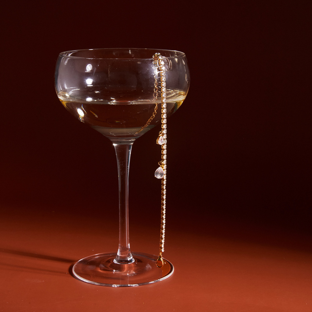 Chaîne De Main Élégante Et Luxueuse Pour Femme, En Acier Inoxydable Étanche, Couleur Or, Ornée D'Un Zircon Et D'Un Pendentif Goutte D'Eau. Image5