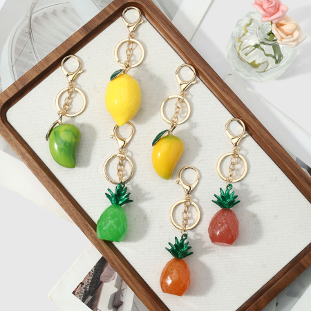 Porte-clés en résine représentant de jolis fruits 2