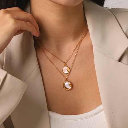 Colliers pendentifs pour femmes en acier inoxydable, orné d'une étoile, d'un cercle et d'une lune, avec zircon doré et motif simple.