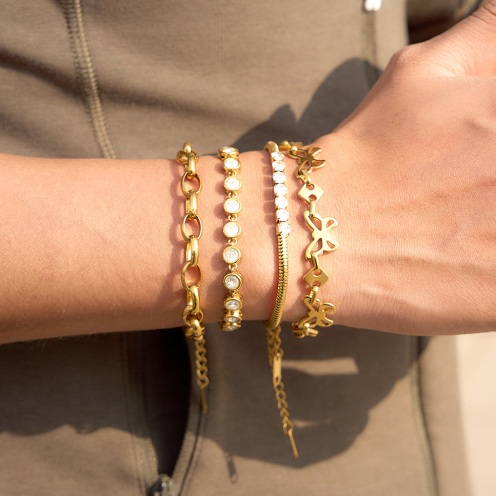 Bracelet À Maillons Luxueux Et Simples En Acier Inoxydable, Orné D'Un Papillon, De Zircon Doré Et D'Une Étanchéité. Image3