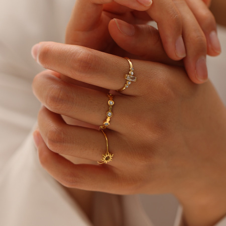Bagues pour femmes en acier inoxydable doré, style cercle simple, étanches, serties de zircon.