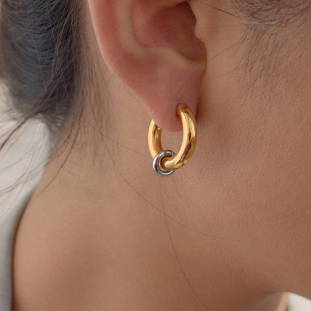 Boucles d'oreilles puces pour femmes, style cercle simple, en acier inoxydable doré et imperméable.